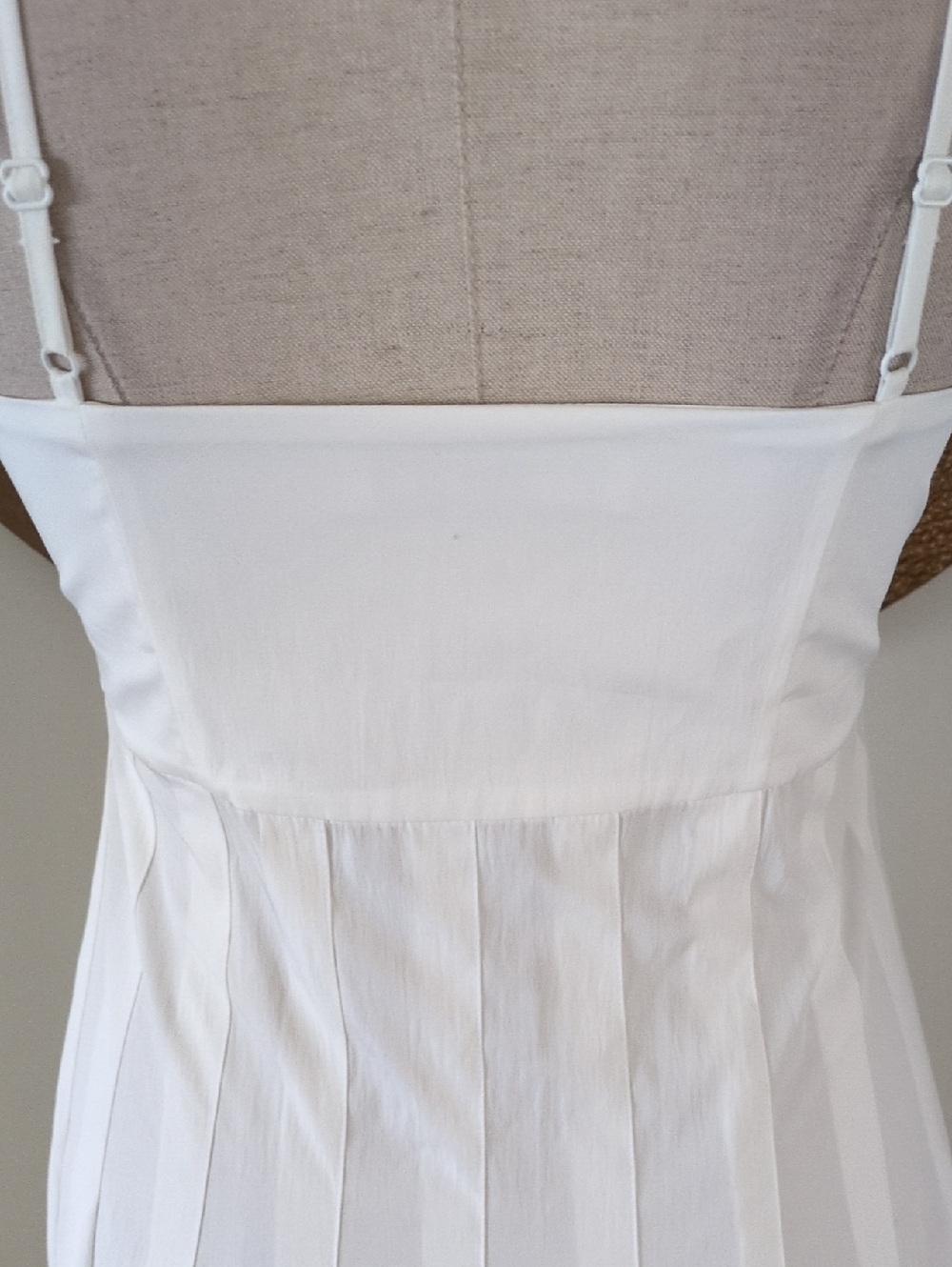 Elegant White Zara Spaghetti-Strap Maxi Dress - Picture 5 of 12